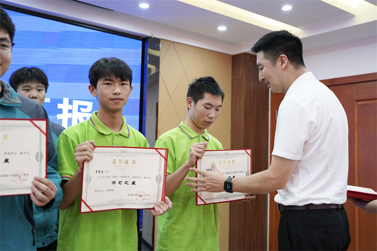 凝心聚力，收獲碩果|成都新華畢業(yè)階段答辯圓滿(mǎn)禮成