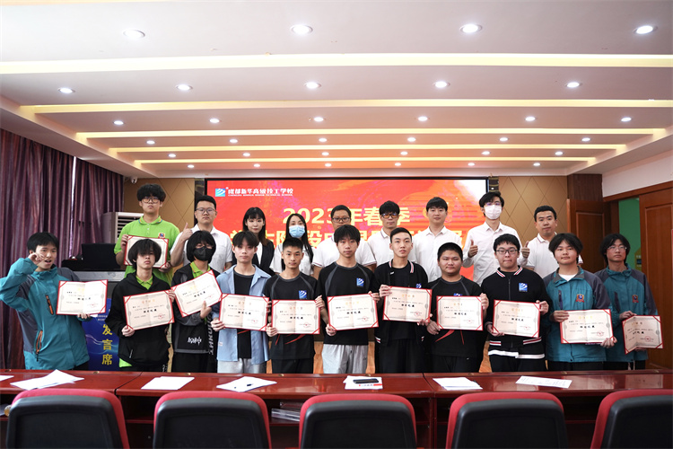 凝心聚力，收獲碩果|成都新華畢業(yè)階段答辯圓滿(mǎn)禮成