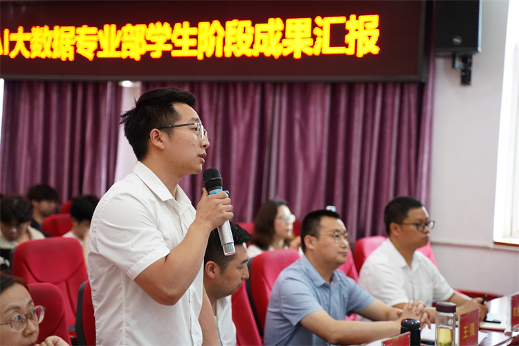 凝心聚力，收獲碩果|成都新華畢業(yè)階段答辯圓滿(mǎn)禮成