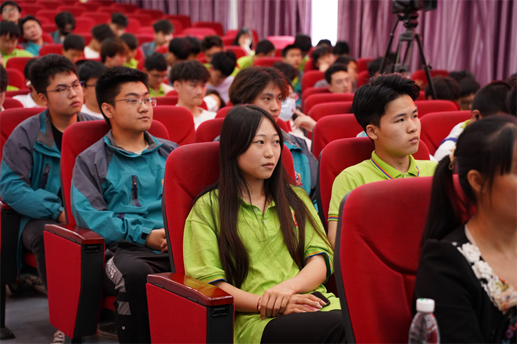 凝心聚力，收獲碩果|成都新華畢業(yè)階段答辯圓滿(mǎn)禮成