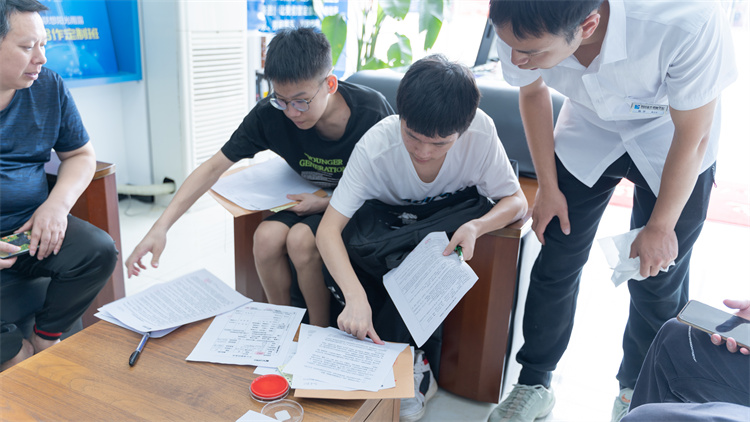 同成長，齊奮進！自貢雙胞胎兄弟雙雙報考成都新華