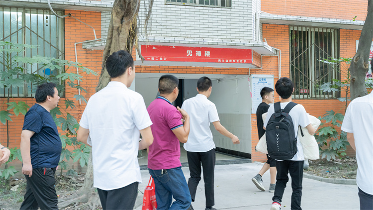 同成長，齊奮進！自貢雙胞胎兄弟雙雙報考成都新華