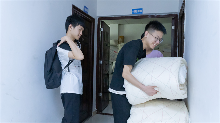 同成長，齊奮進！自貢雙胞胎兄弟雙雙報考成都新華