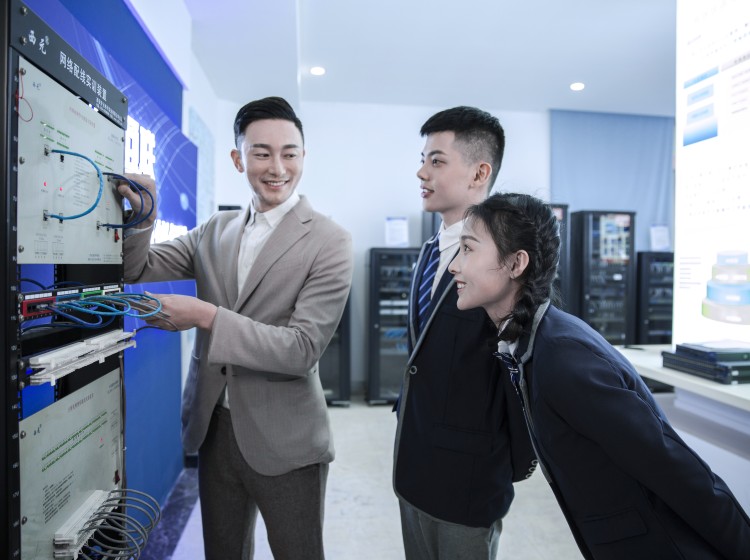 雙向奔赴！成都新華產(chǎn)教融合譜寫新篇章