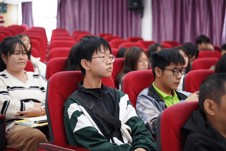 初高中生后悔輟學(xué)打工，如何才能重啟校園之旅