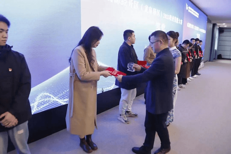 獲獎+1！！成都新華老師又又又獲獎啦！