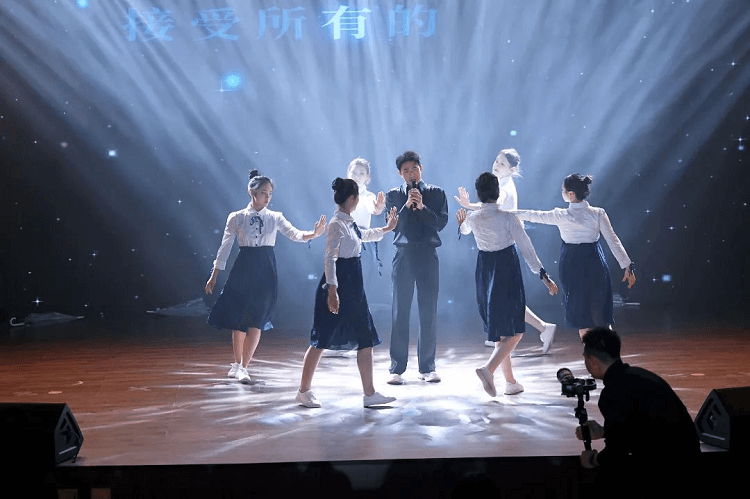 邀請賽在我校圓滿閉幕，新華學(xué)子勇奪佳績