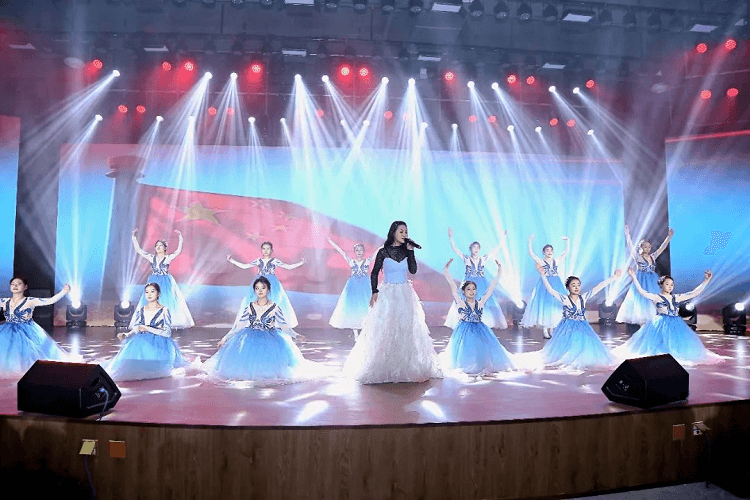 邀請賽在我校圓滿閉幕，新華學(xué)子勇奪佳績