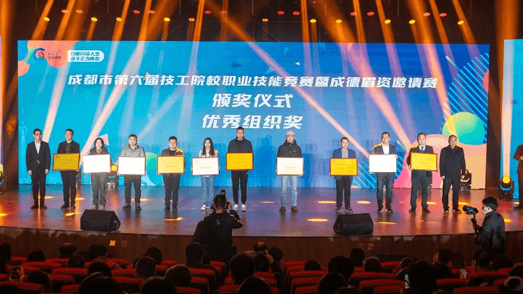 邀請賽在我校圓滿閉幕，新華學(xué)子勇奪佳績