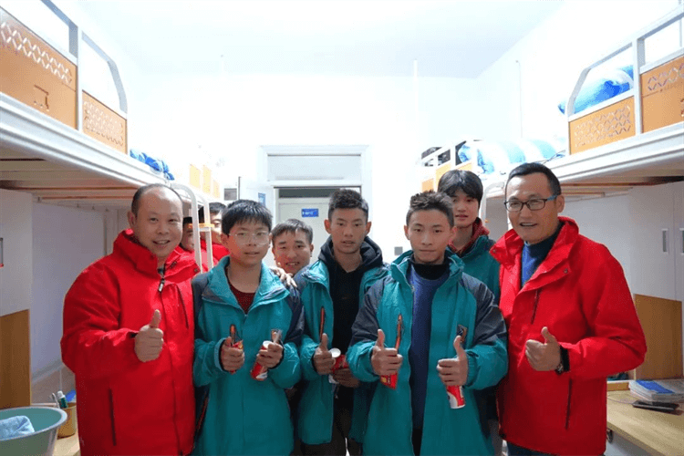 成都新華2024年春季首批新生入學(xué)教育