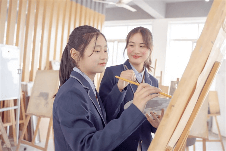 孩子不想上學(xué)，選擇打工還是來成都新華學(xué)技術(shù)