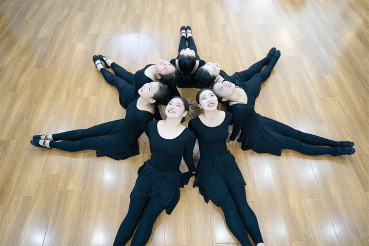 孩子不想上學(xué)，選擇打工還是來成都新華學(xué)技術(shù)