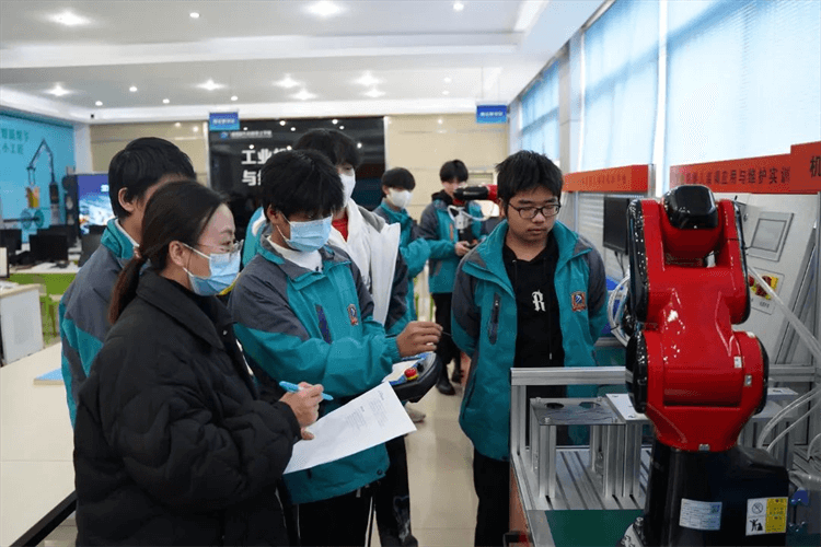 孩子不想上學(xué)，選擇打工還是來成都新華學(xué)技術(shù)