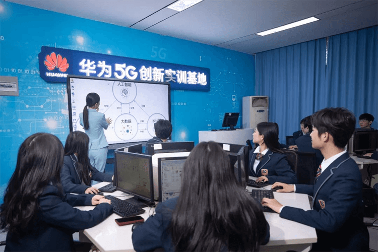 孩子不想上學(xué)，選擇打工還是來成都新華學(xué)技術(shù)