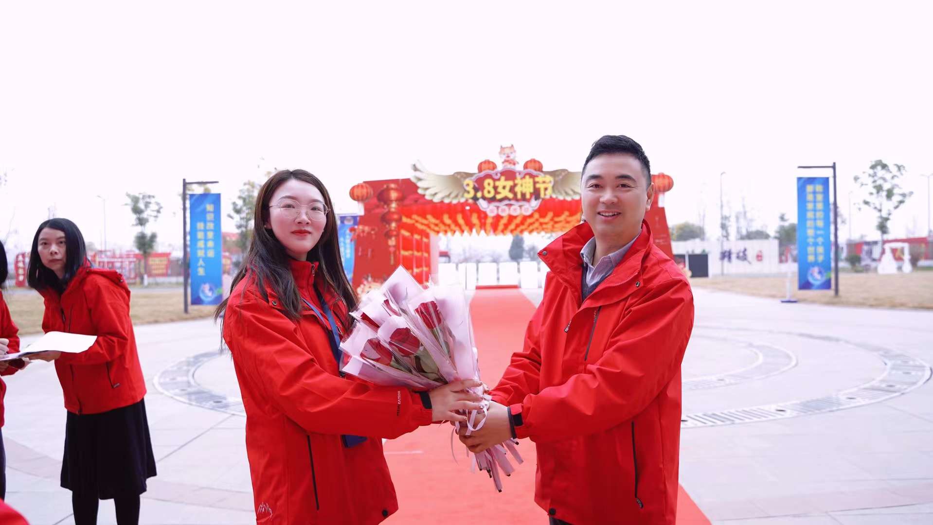 婦女節(jié)！獻(xiàn)給所有成都新華的女老師們