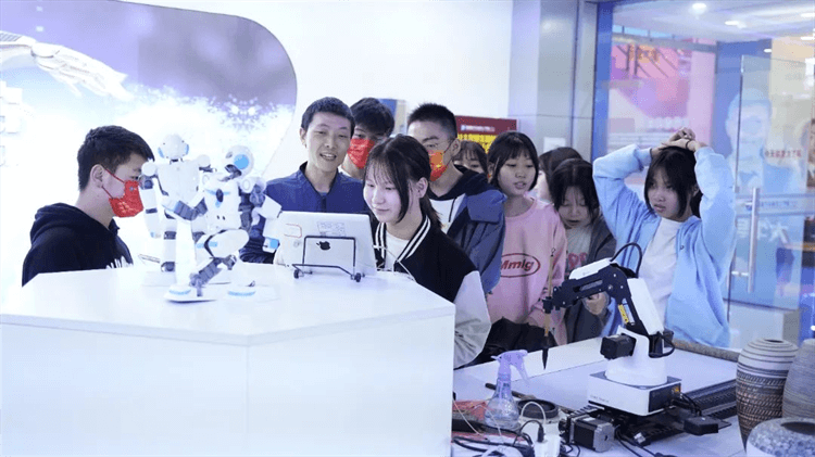 擇校關(guān)鍵詞：“到校、實地、考察”，請記住