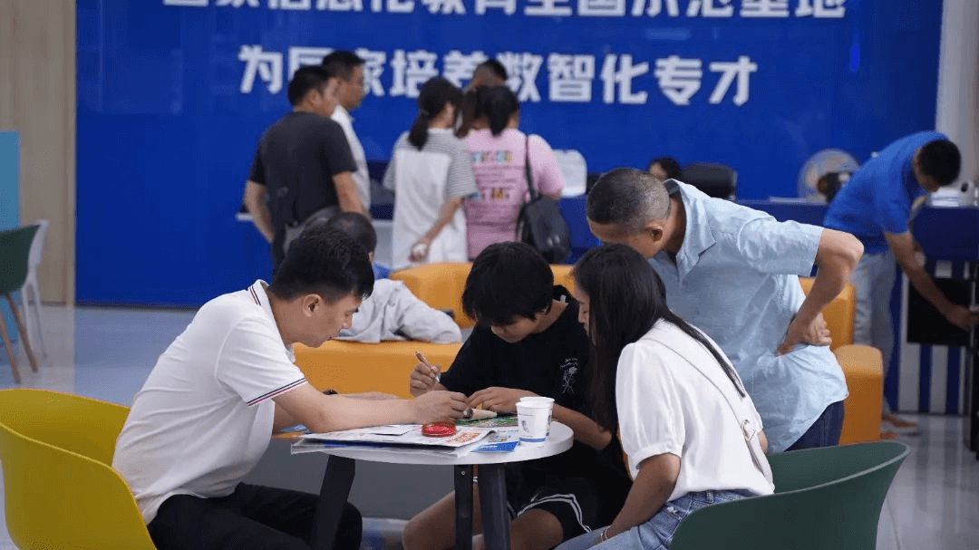 成都新華2024夏季第二批夏令營(yíng)火熱招募中