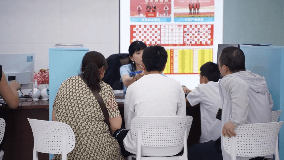 中考成績已陸續(xù)出爐，成都新華報(bào)名火熱