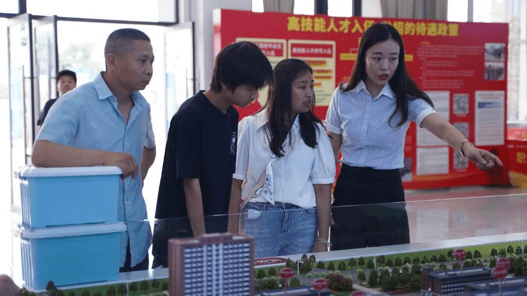 中考成績已陸續(xù)出爐，成都新華報(bào)名火熱