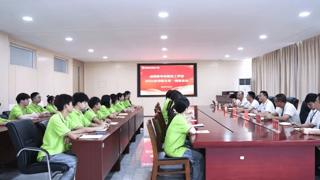 初入新華的他們，在學(xué)校學(xué)習(xí)生活怎么樣？