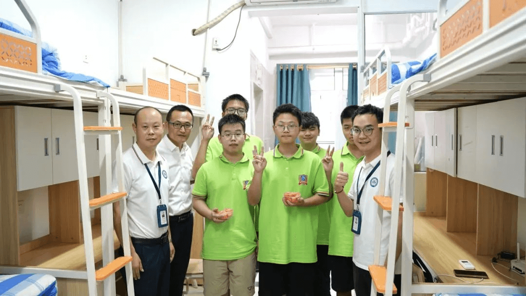 初入新華的他們，在學(xué)校學(xué)習(xí)生活怎么樣？