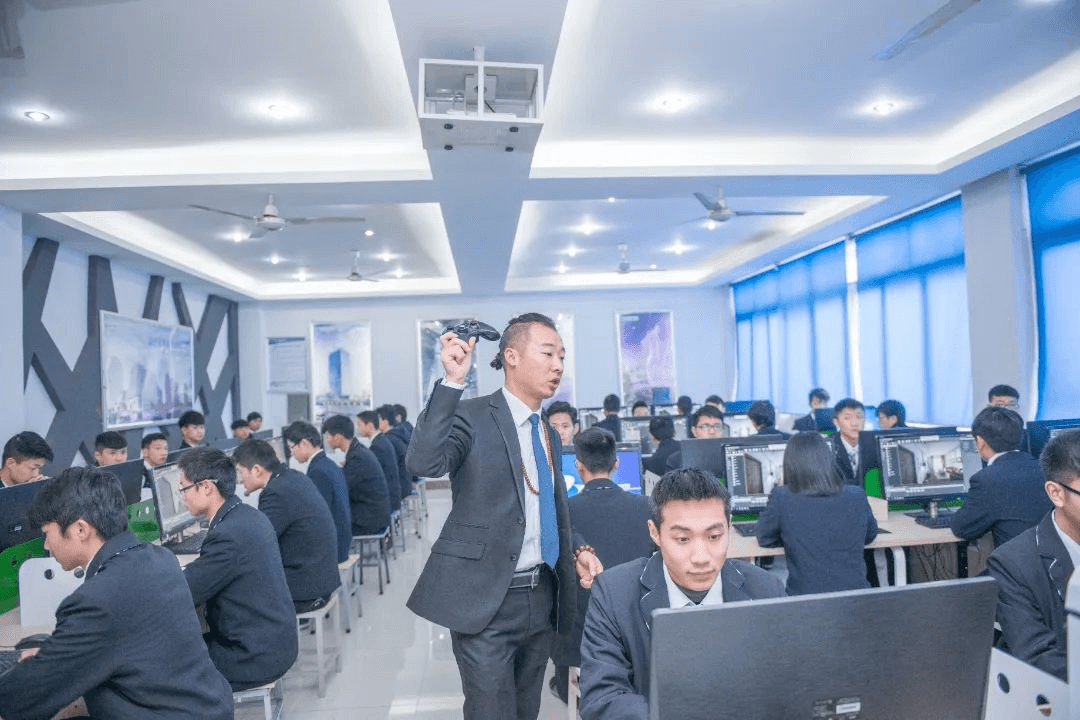 “白領(lǐng)”過(guò)剩？有一技之長(zhǎng)更有安全感！