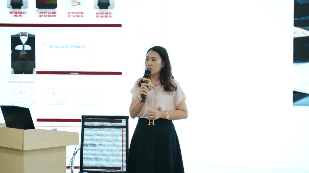 明晰職業(yè)規(guī)劃:酒店行業(yè)大咖走進成都新華