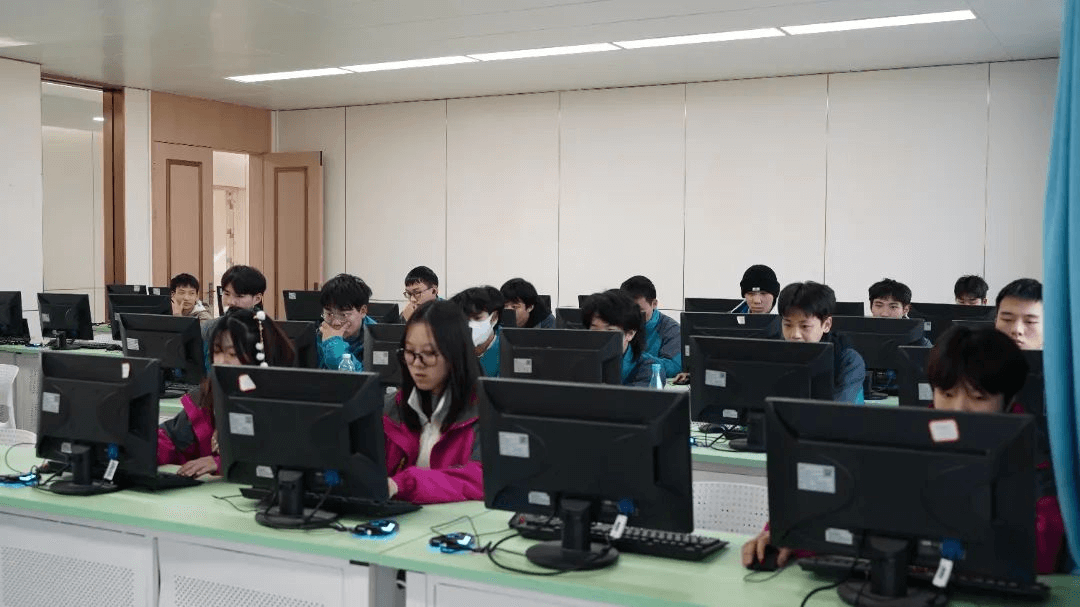 開學(xué)一個(gè)月，新華學(xué)子的校園生活是什么樣的呢