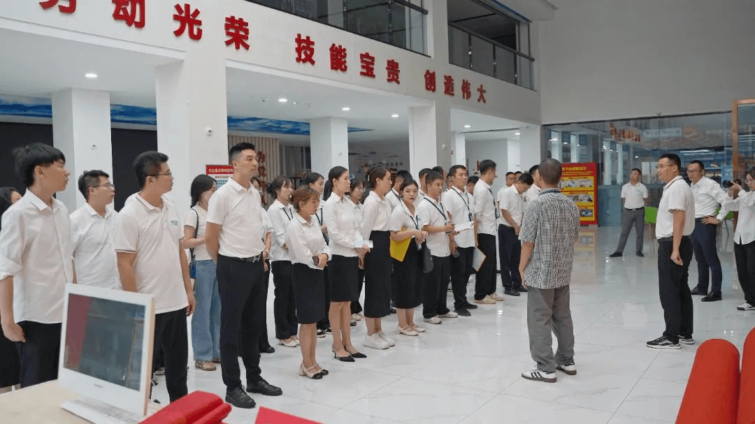 開學(xué)一個(gè)月，新華學(xué)子的校園生活是什么樣的呢