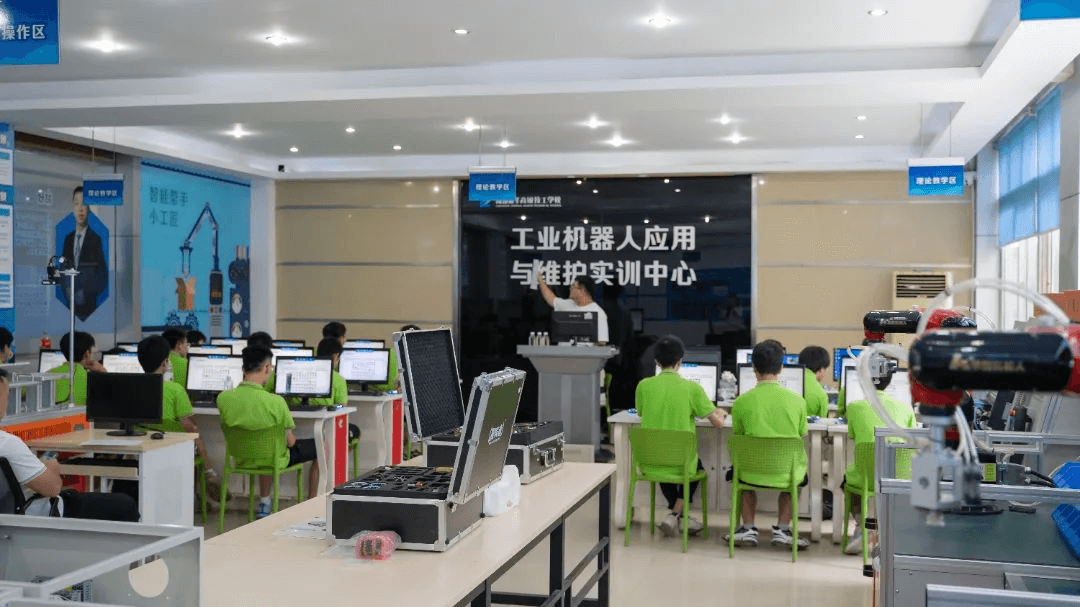 初高中生學技術為什么這么多選擇互聯(lián)網(wǎng)專業(yè)