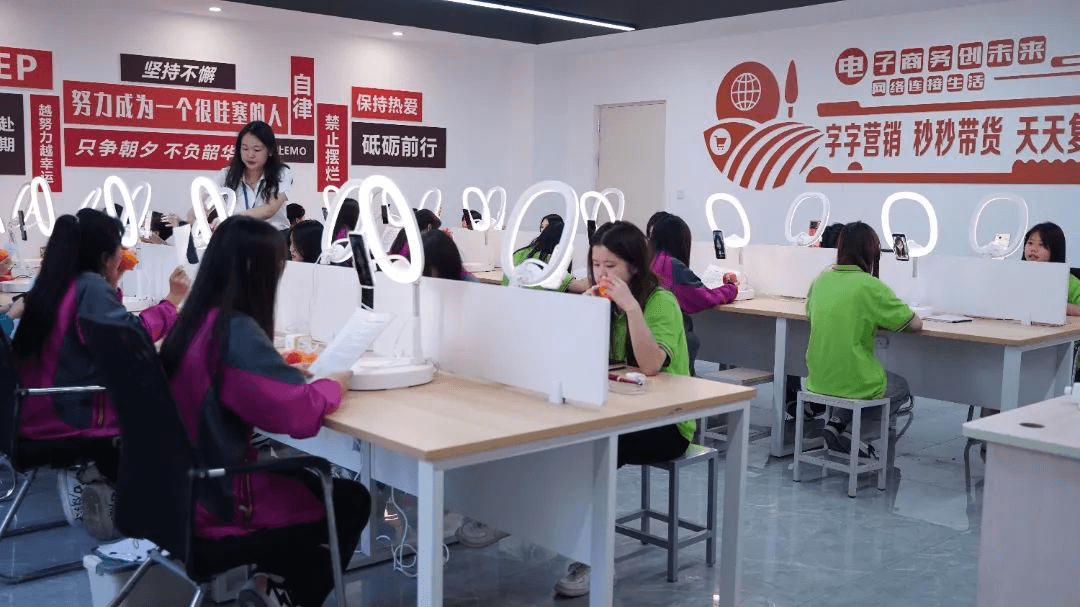 初高中生學技術為什么這么多選擇互聯(lián)網(wǎng)專業(yè)