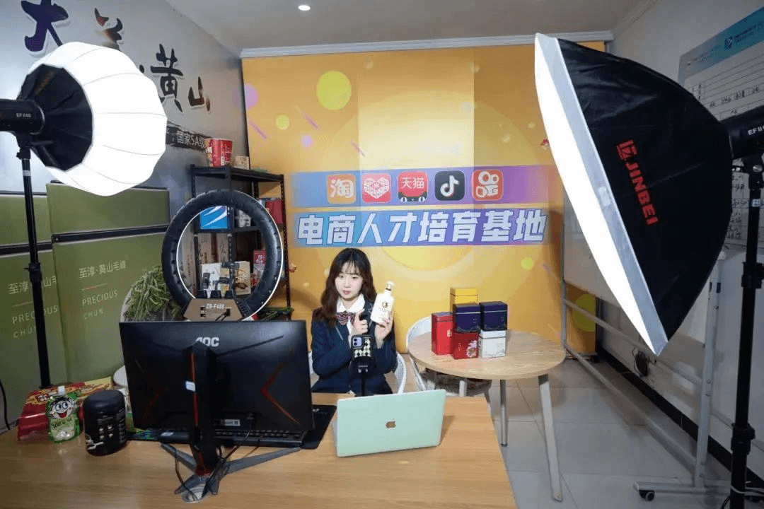 每100個(gè)中國(guó)人就有1人專(zhuān)職網(wǎng)絡(luò)主播