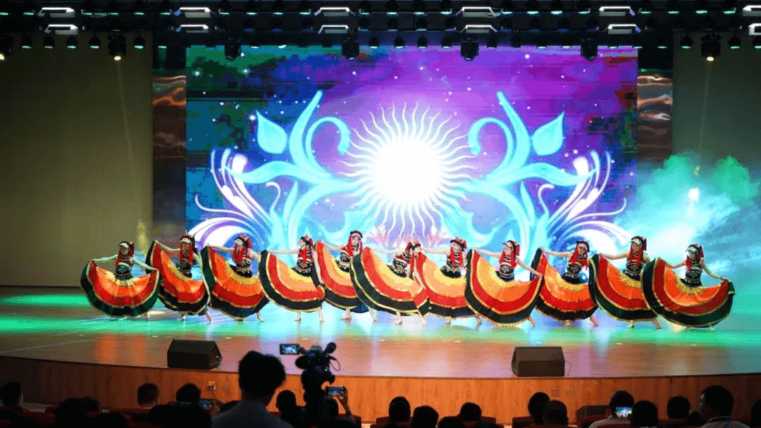 勇敢追夢，你只管努力，其他的交給成都新華