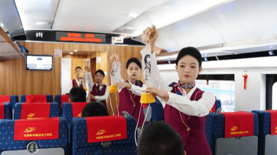 <b>致父母：別擔(dān)心，這是我在成都新華的生活</b>