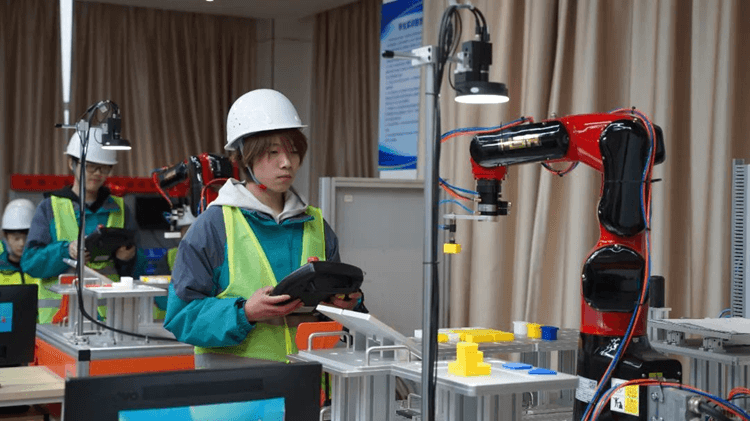 年末遭遇求職困境？不如學(xué)門技術(shù)，年后開啟新機(jī)遇