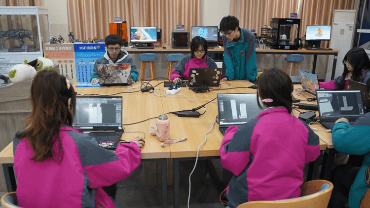 @2025級新生：新生報到日，一起迎接新學(xué)期吧！