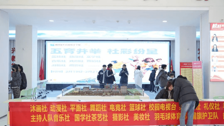 初入新華的新生們，在學(xué)校學(xué)習(xí)生活是什么樣的？