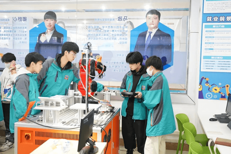 2025年春季學(xué)位告急，千萬(wàn)不能錯(cuò)過(guò)春季報(bào)名！