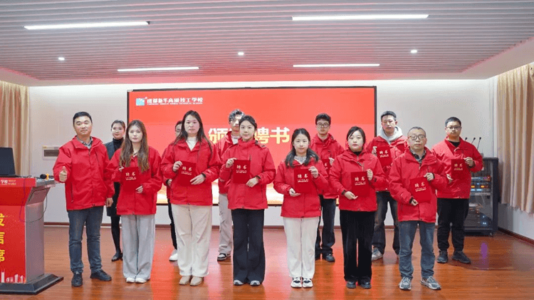 攜手共進(jìn)·技綻賽場|成都新華2025年賽事班正式開班