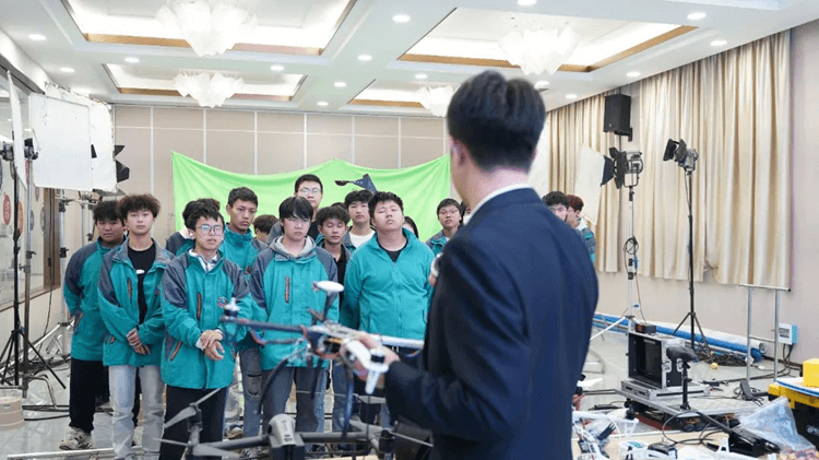 就業(yè)寒冬，初高中生考不上大學(xué)，出路到底在哪里