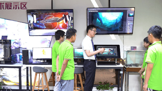 <b>致中高考學(xué)子：放輕松！人生的賽道有很多！</b>