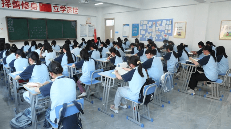 初高中畢業(yè)生請(qǐng)注意！新華“六好校園”，速來看看！